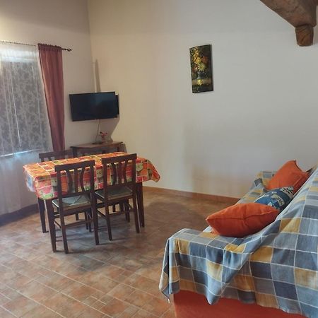 Agriturismo Le Cascine Castel di Tora Exteriör bild