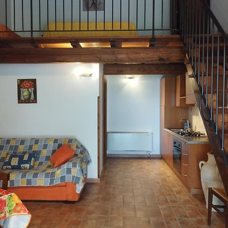 Agriturismo Le Cascine Castel di Tora Exteriör bild