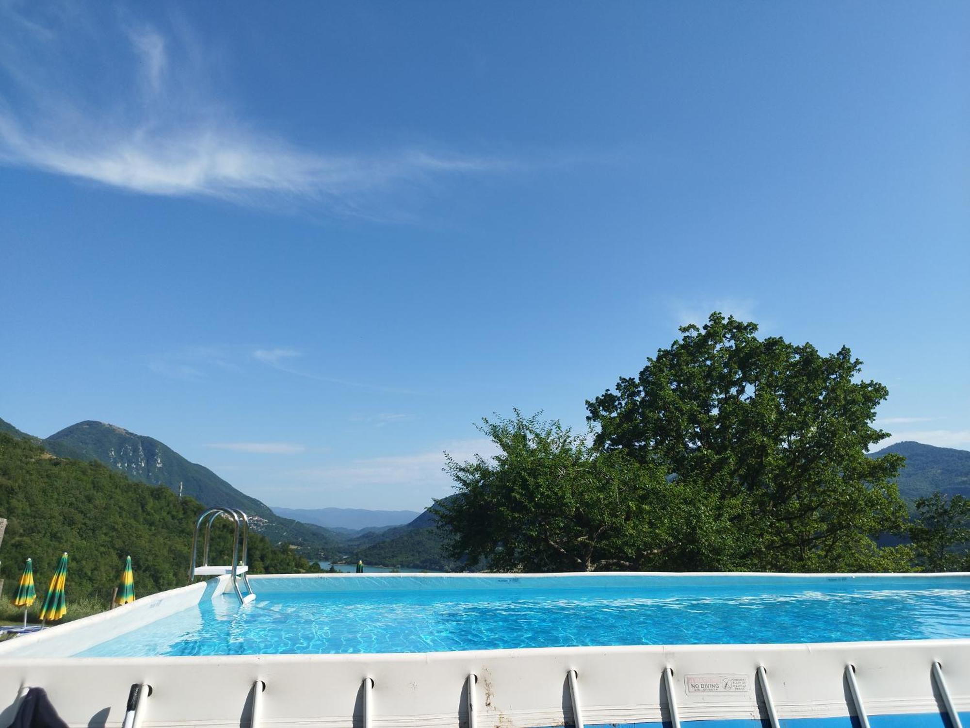 Agriturismo Le Cascine Castel di Tora Exteriör bild
