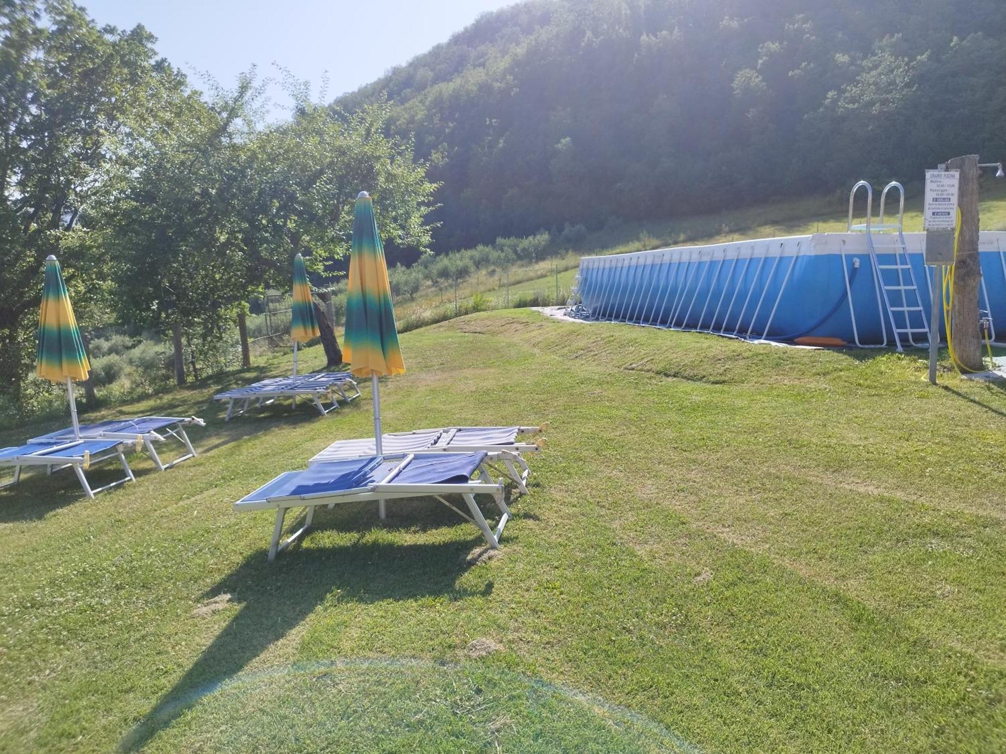 Agriturismo Le Cascine Castel di Tora Exteriör bild