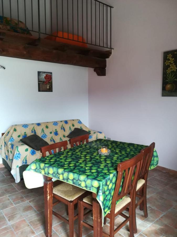 Agriturismo Le Cascine Castel di Tora Exteriör bild