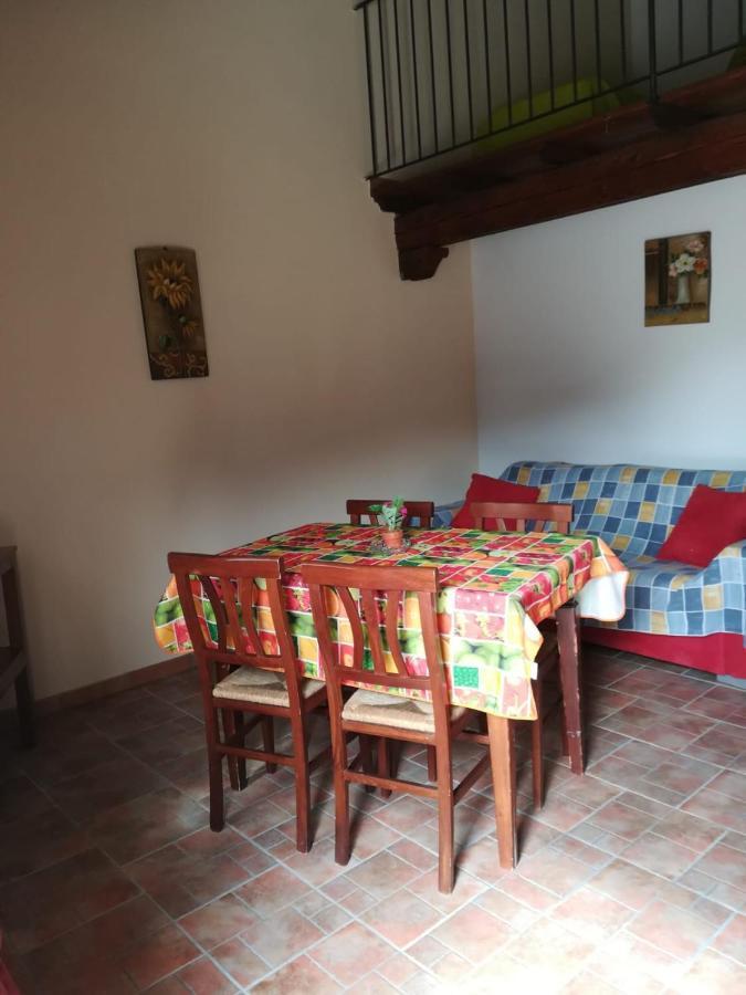 Agriturismo Le Cascine Castel di Tora Exteriör bild